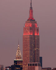 L'Empire State Building, et le Chrysler Building au second plan